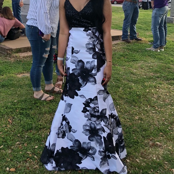 Prom Dress - Picture 1 of 4